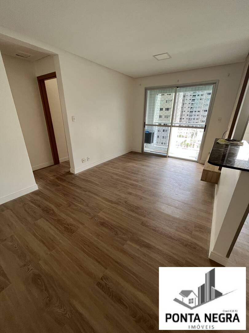 Apartamento à venda com 2 quartos, 64m² - Foto 2